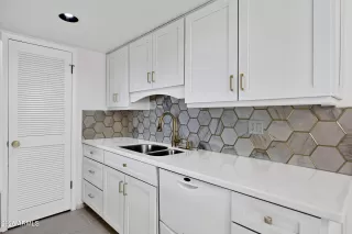 Photo #2: 6897623 Listing 