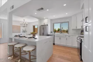 Photo #3: 6897788 Listing