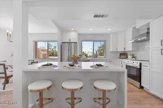 Photo #4: 6897788 Listing