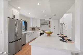 Photo #5: 6897788 Listing