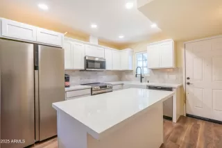 Photo #5: 6898102 Listing 