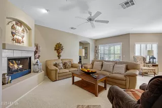 Photo #6: 6899126 Listing 