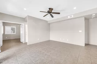 Photo #6: 6899201 Listing