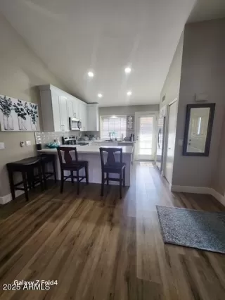 Photo #2: 6899237 Listing