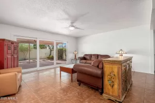 Photo #6: 6899260 Listing 