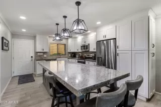 Photo #1: 6899367 Listing