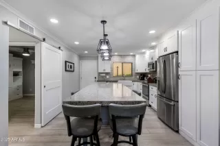 Photo #2: 6899367 Listing