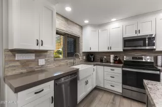 Photo #3: 6899367 Listing