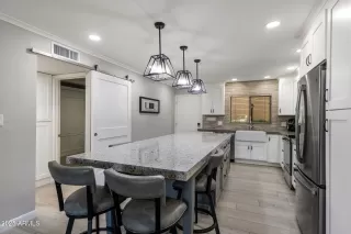 Photo #4: 6899367 Listing