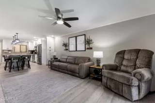 Photo #5: 6899367 Listing