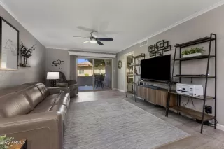 Photo #6: 6899367 Listing