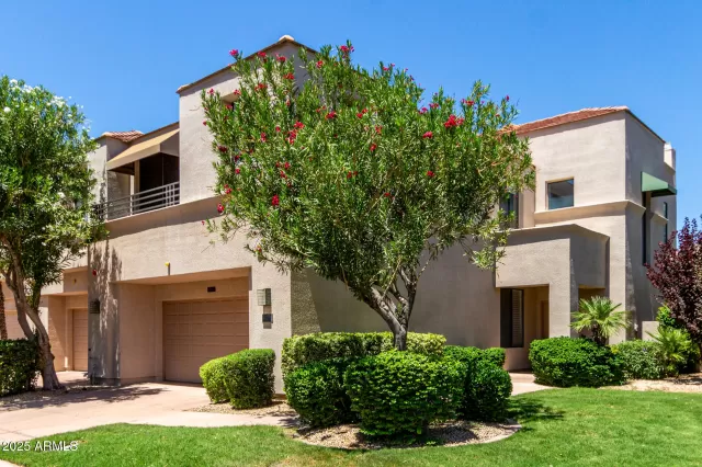 MLS: 6899412 Condo For Sale