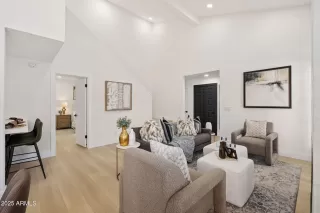 Photo #4: 6899667 Listing 