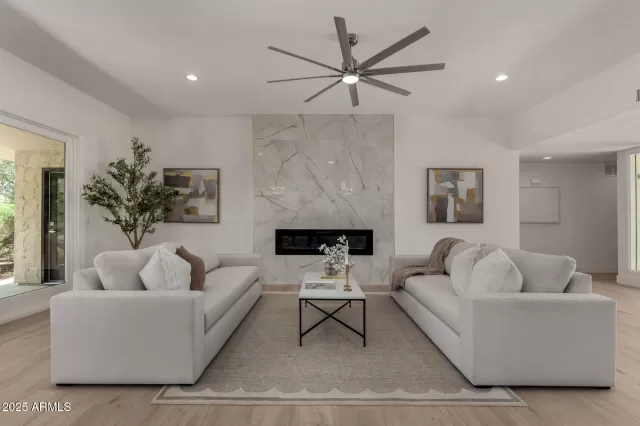 MLS: 6899692 Condo For Sale