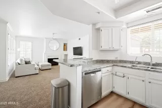 Photo #6: 6899853 Listing 