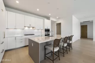 Photo #5: 6900019 Listing