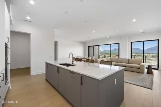 Photo #6: 6900019 Listing