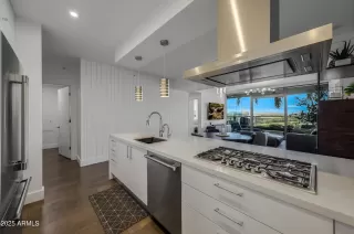 Photo #4: 6900066 Listing