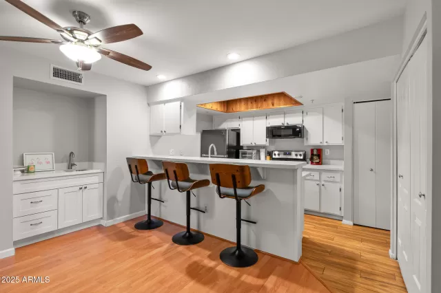 MLS: 6900068 Condo For Sale