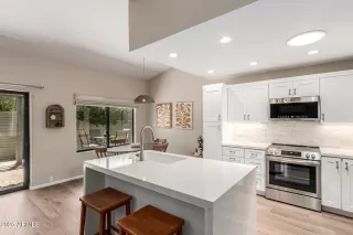 Photo #6: 6900140 Listing 