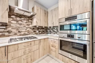 Photo #5: 6900303 Listing