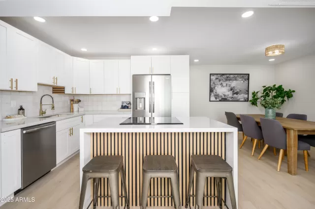 MLS: 6900488 Condo For Sale