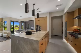 Photo #3: 6900719 Listing