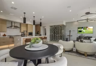 Photo #6: 6900719 Listing