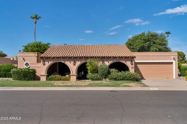 MLS: 6900966 Condo For Sale