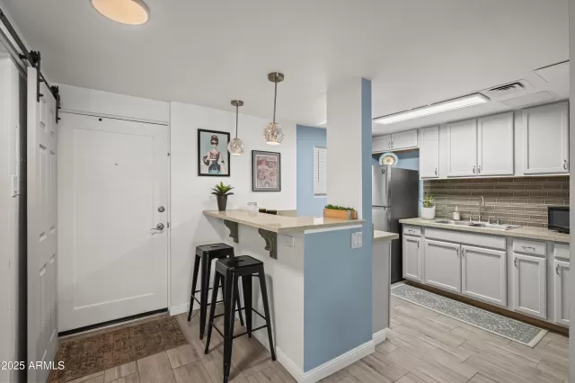 MLS: 6901010 Condo For Sale