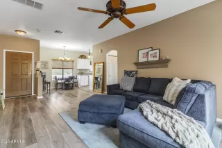 Photo #5: 6901209 Listing