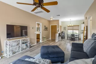 Photo #6: 6901209 Listing