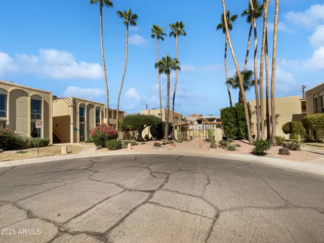 MLS: 6901755 Condo For Sale