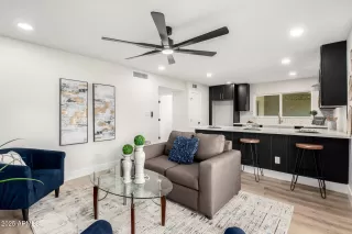 Photo #6: 6901983 Listing