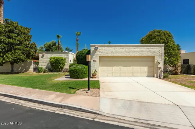 MLS: 6902025 Condo For Sale