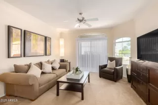 Photo #6: 6902031 Listing 