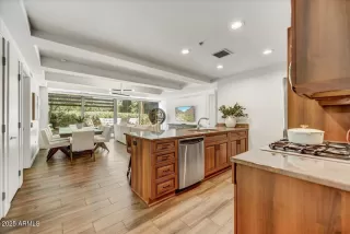 Photo #6: 6902566 Listing