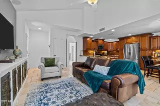 Photo #3: 6902767 Listing