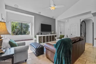 Photo #5: 6902767 Listing