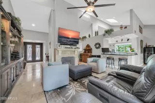 Photo #6: 6903037 Listing