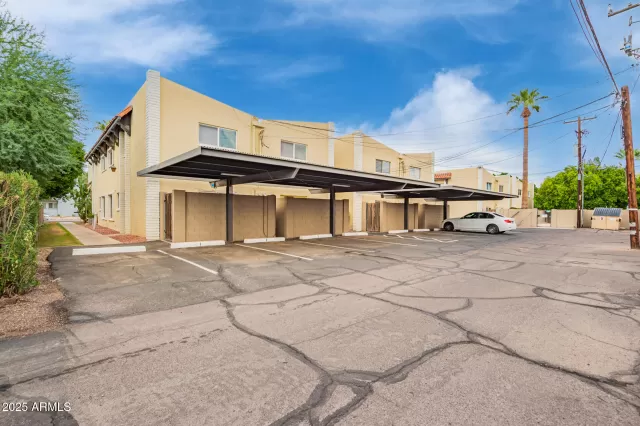 MLS: 6903136 Condo For Sale