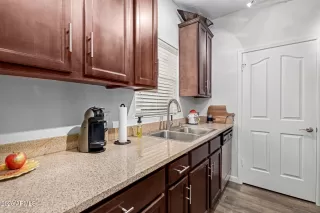 Photo #4: 6903239 Listing 