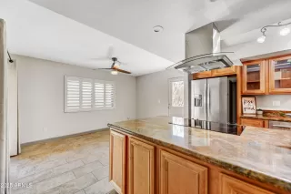 Photo #5: 6903269 Listing