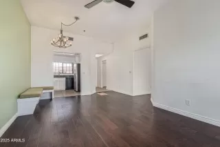 Photo #4: 6903325 Listing