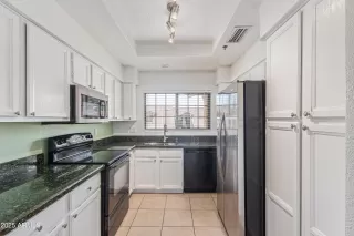 Photo #5: 6903325 Listing