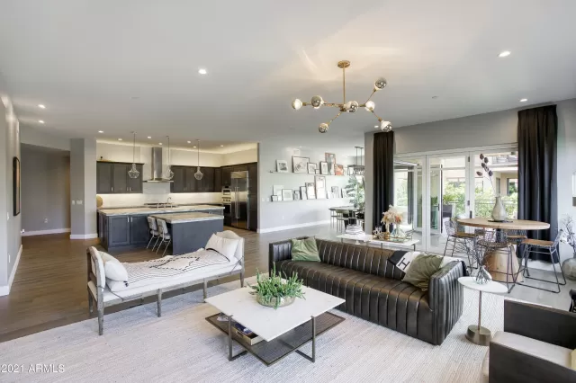 MLS: 6903499 Condo For Sale
