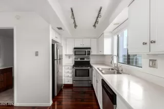 Photo #2: 6903551 Listing