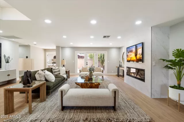 MLS: 6903628 Condo For Sale