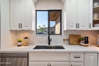 Photo #5: 6903628 Listing 