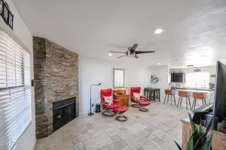 Photo #3: 6903717 Listing